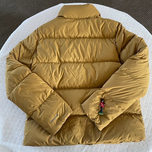 NWOT Patagonia Silent Down Jacket Women's Size M Retail $269! Style 27935 - Picture 4 of 7
